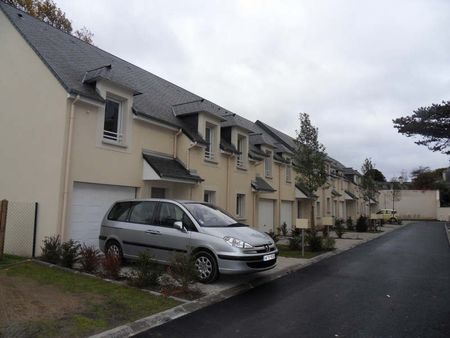 Résidence Phèdre, maison de type F4 avec entrée avec placard, séjour, cuisine. Al'étage : 3 chambres, ... - Photo 3