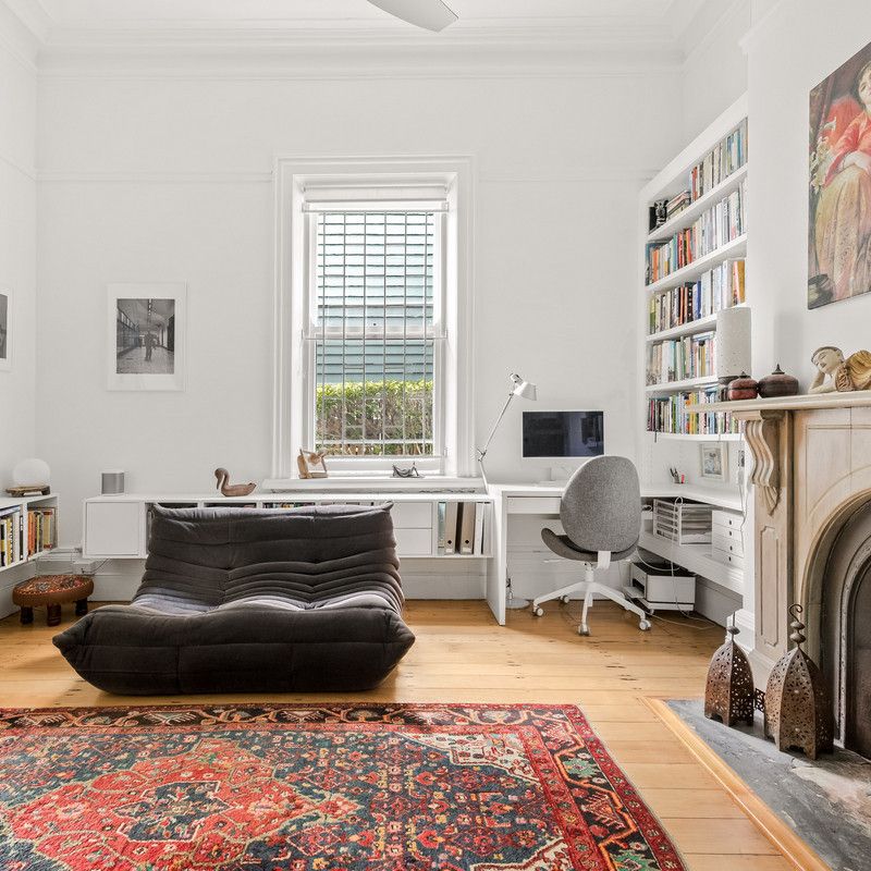 Chic Urban Oasis: Renovated Apartment in New Farm's Vibrant Heart - Photo 1