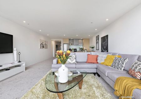 Spacious 3 bedroom Tory St penthouse apartment with panoramic city views - Photo 3