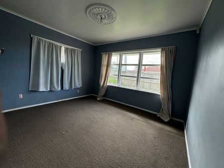 2 Bedrooms plus Conservatory - Photo 3