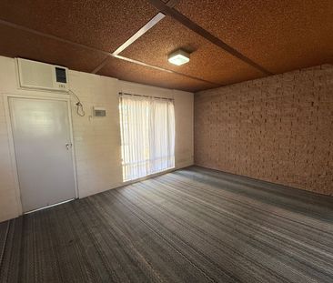 Comfortable One Bedroom Unit - Photo 2