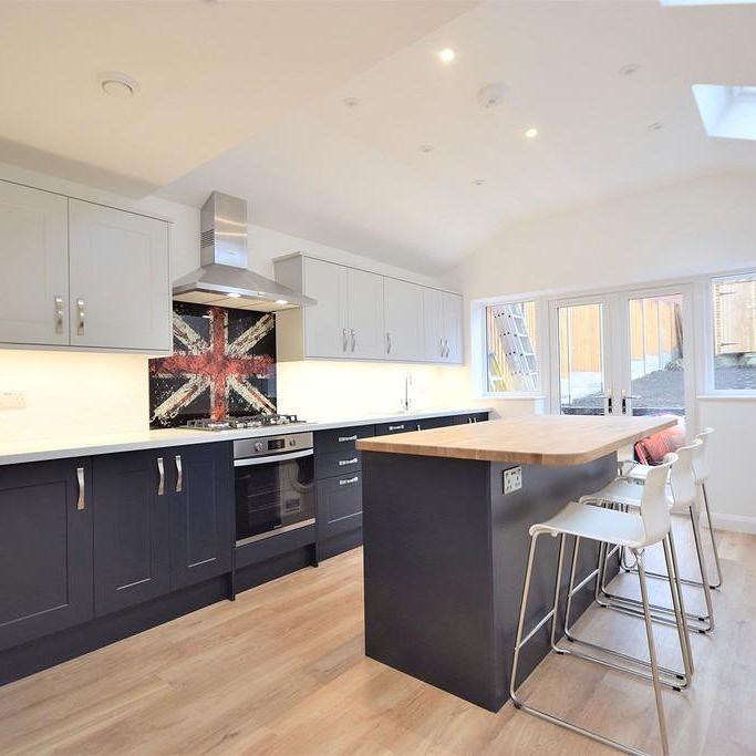 5 bedroom end of terrace house to rent - Photo 1