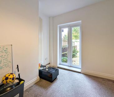 2 bedroom end of terrace house to rent - Photo 4