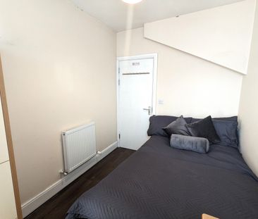 DOUBLE ROOM OFF GLOUCESTER ROAD - Photo 5