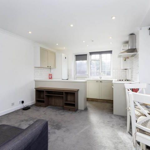 1 Bedroom, 1 bath, 1 reception Flat - Photo 1