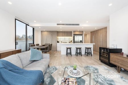 SPACIOUS THREE BEDROOMS AT ARDEN PARK – UNFURNISHED - Photo 5