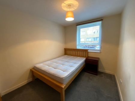 3 bedroom flat to rent - Photo 3