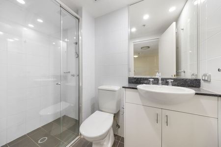 Contemporary Apartment Offering Space and Style - Photo 5