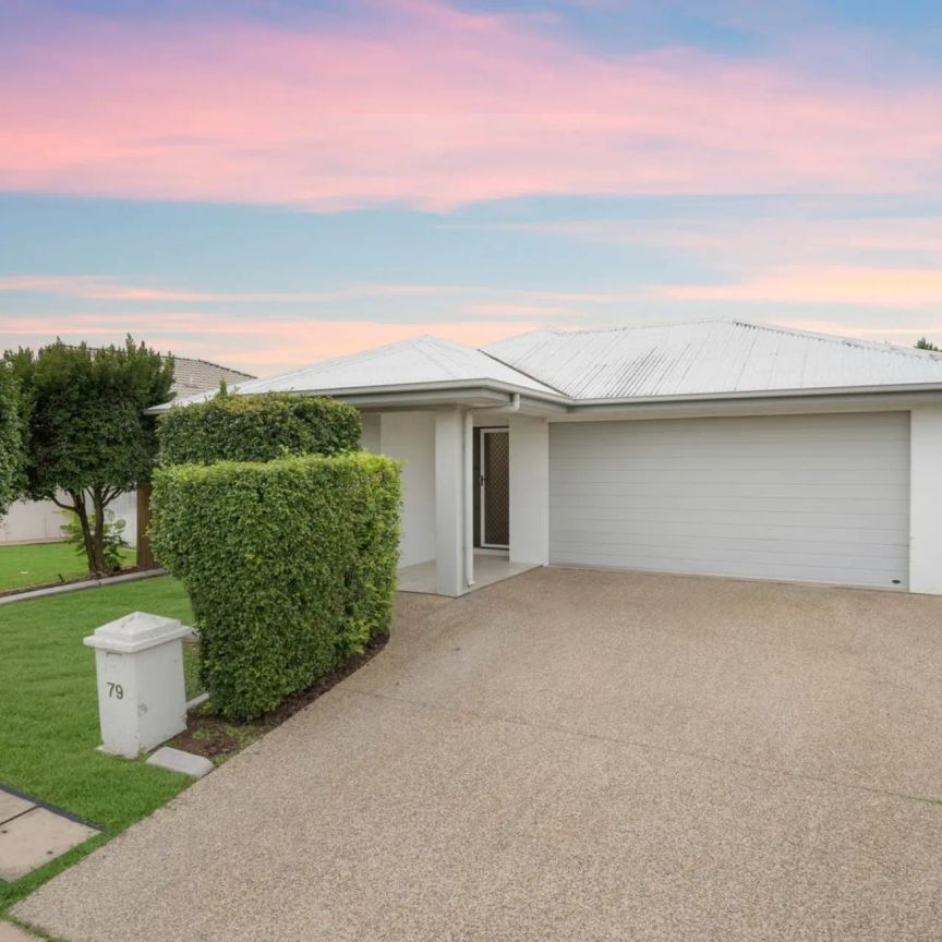 Comfortable Family Home in a Convenient North Shore Location - Photo 1