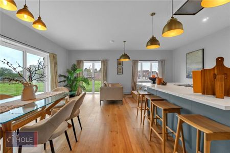 4 bedroom detached house to rent - Photo 4