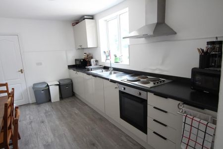 1 bedroom in a house share to rent - Photo 4