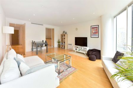 A light, bright and spacious three bedroom apartment situated on the second floor of this modern waterside development located in the heart of Limehouse Marina. - Photo 2