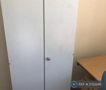 1 bedroom in a flat share to rent - Photo 1