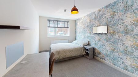 1 bedroom in a house share to rent - Photo 2