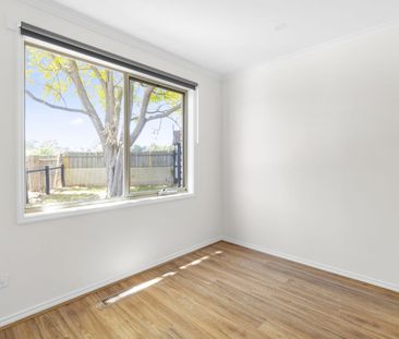 Beautifully updated home with SO MUCH PARKING! - Photo 6