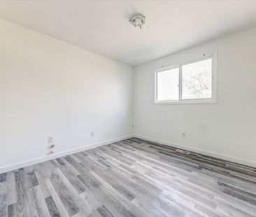 For Lease - 70 Port Darlington Road Unit# 3 Bed Suite, Clarington, ... - Photo 6