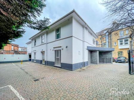 Studio to rent - Photo 3