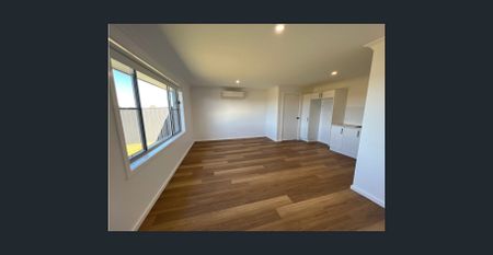 1Bed Granny Flat - Photo 3