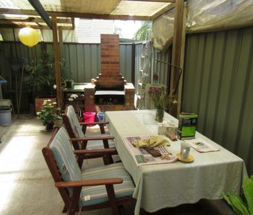 SPACIOUS FAMILY LIVING WITH HUGE BACKYARD & ENTERTAINING AREA IN WA... - Photo 4