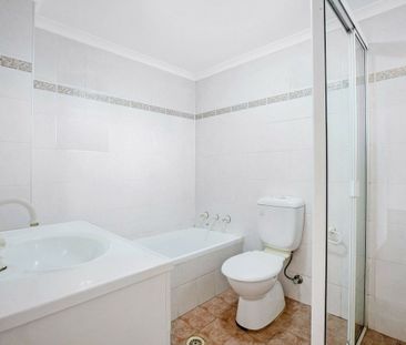 Modern Extra Large 1 Bedroom Apartment! - Photo 5
