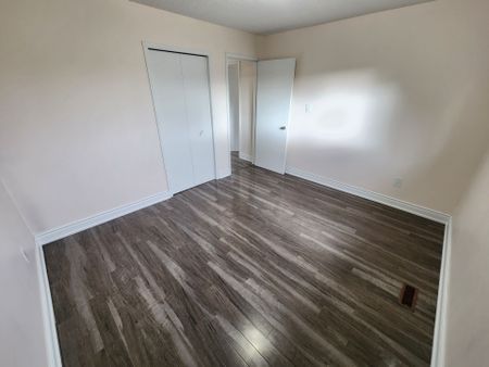 For Lease - 3334 Tallmast Crescent, Mississauga, Ontario - Photo 2