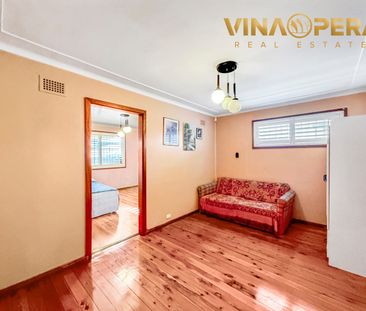 FOR RENT: 3-bedroom family home in Cabramatta West - Photo 1