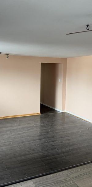 Saint-Constant – Appartement 4 1/2 à louer – Demi sous-sol – Calme et paisible – Accès terrain et accès terrasse - Photo 1