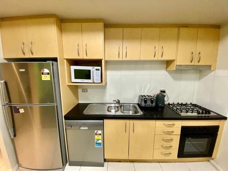 Modern Furnished 1-Bed + Study Next to UTS & Central Station - Photo 5