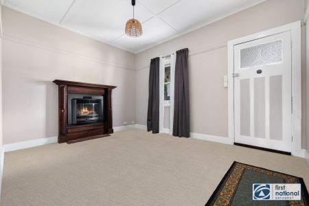 SUN-FILLED CBD COTTAGE - Photo 3
