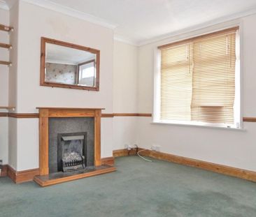 3 bedroom end of terrace house to rent - Photo 2