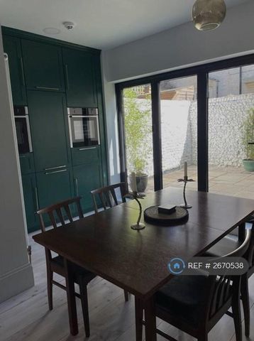 4 bedroom terraced house to rent - Photo 4