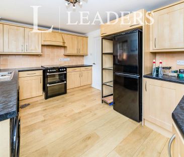 2 bedroom terraced house to rent - Photo 4