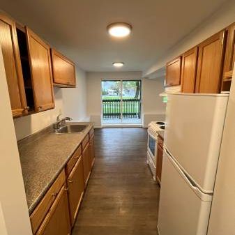 Ground Floor 2 Bedroom in Squamish! - Special Rental Incentives - Photo 1