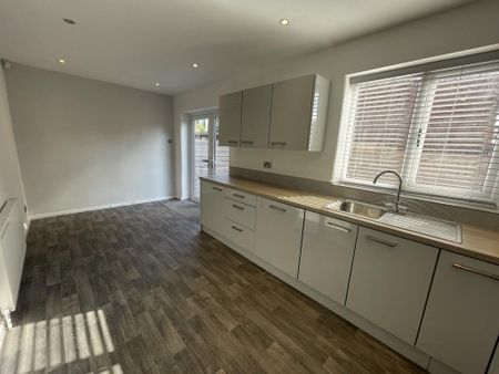 3 bedroom detached house to rent - Photo 5