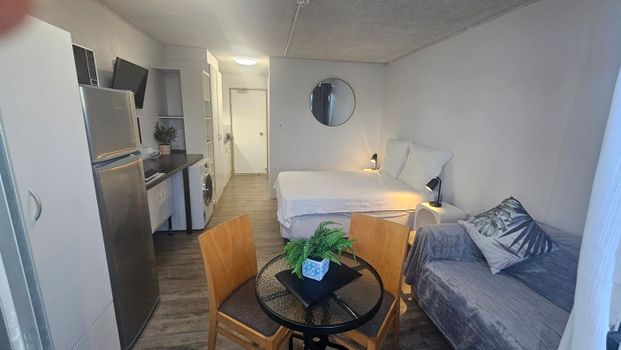 Renovated studio apartment on the Broadwater Southport! - Photo 1