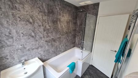 2 bed detached bungalow to rent in Windgate Hill, Doncaster, DN12 - Photo 2