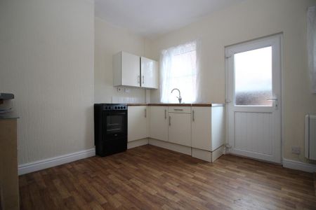 2 bedroom terraced house to rent - Photo 4