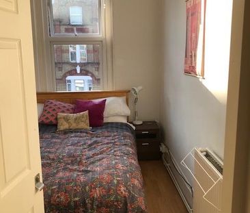 1 Bed Flat, Balham High Road, SW12 - Photo 3