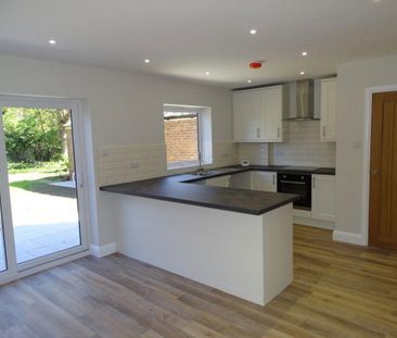 3 bedroom semi-detached house to rent - Photo 6