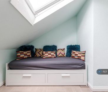 3 bedroom flat to rent - Photo 3