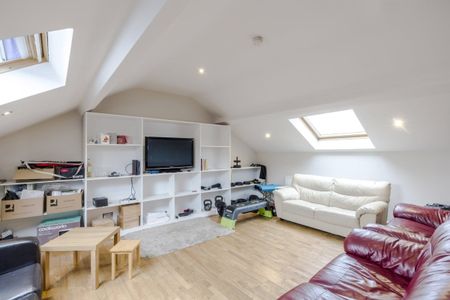 3 bedroom flat to rent - Photo 5