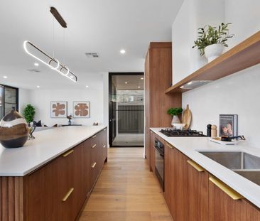 Stunning & Ultra Sleek - Oozing Elegance, Style & Brand New - Photo 2