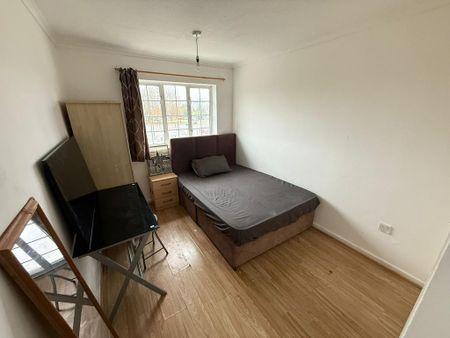 1 bedroom in a house share to rent - Photo 5