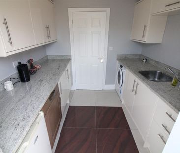 Camborne Way, Heston - Photo 6