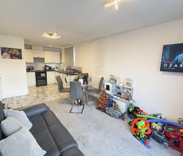 Edinburgh Gate - Photo 2