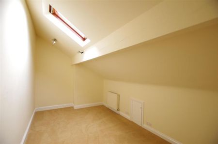 4 bedroom terraced house to rent - Photo 2