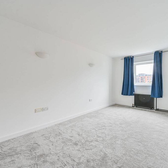 3 bedroom flat to rent - Photo 1