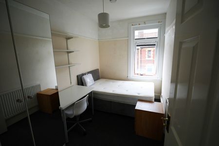 5 Bed Terraced House, Springfield Avenue, BS7 - Photo 2