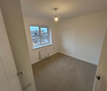 3 bedroom semi-detached house to rent - Photo 2