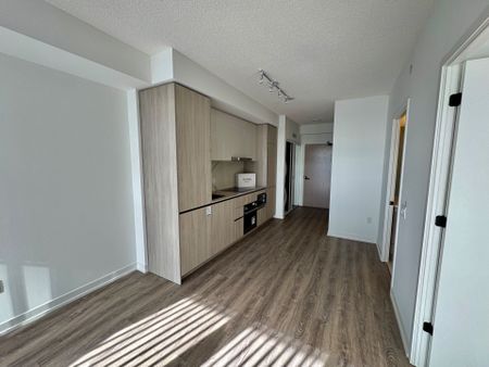 For Lease - 8 Interchange Way Unit# 810, Vaughan, Ontario - Photo 3